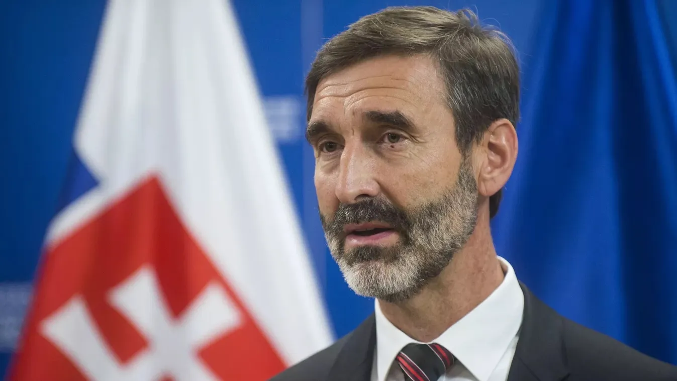 Szlovák külügyminiszter: egyértelműen elutasítjuk az EU migrációs paktumát
