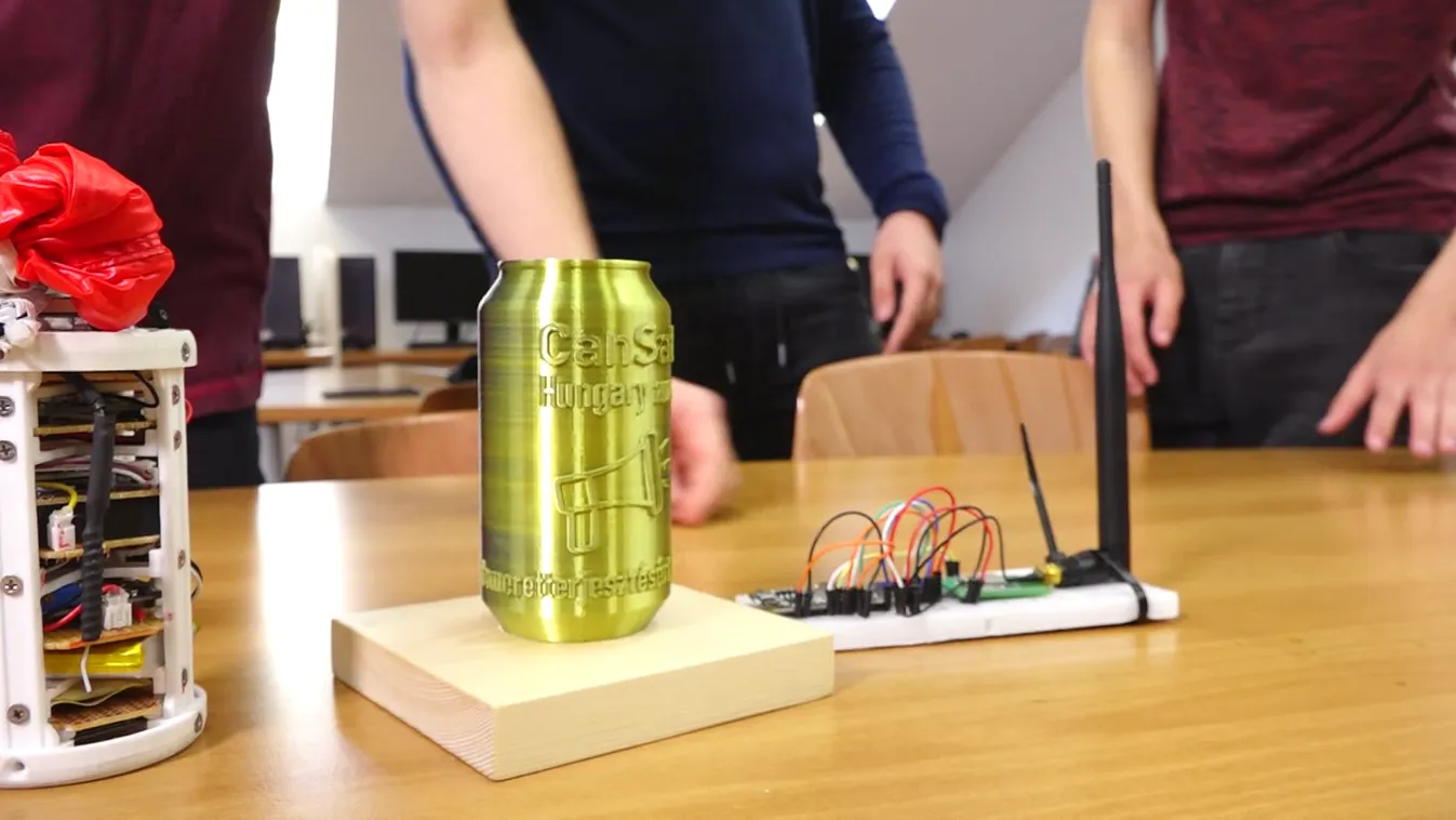 Különdíjat kapott az Európai Űrügynökség bajnokságán az egyik pécsi középiskola csapata + videó