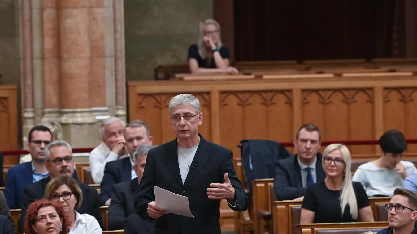 Lezajlott az Országgyűlés péntek este 8 órára összehívott rendkívüli ülése