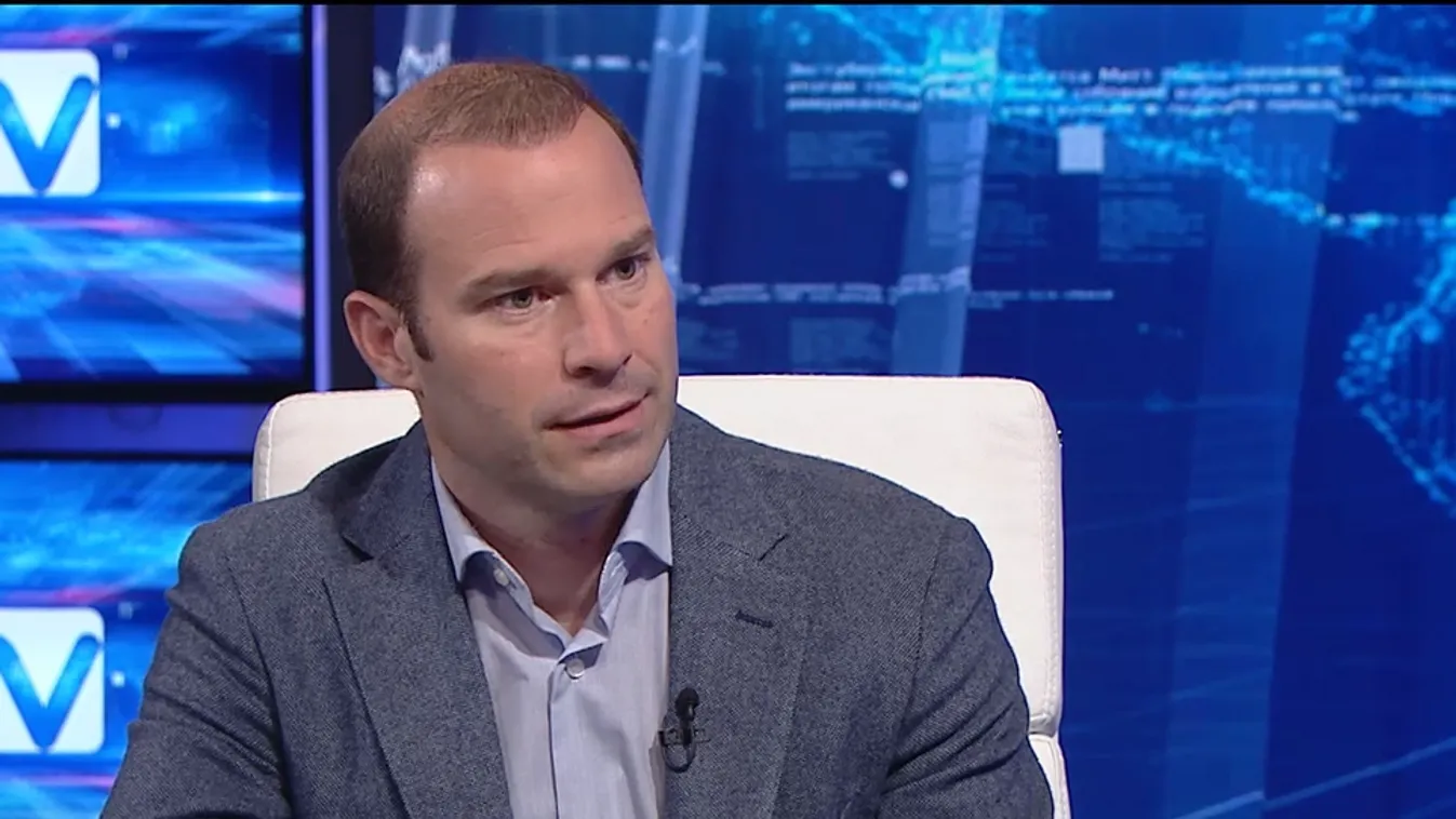 Hollik István: A brüsszeliták fel akarják készíteni Európát a háborúra + videó