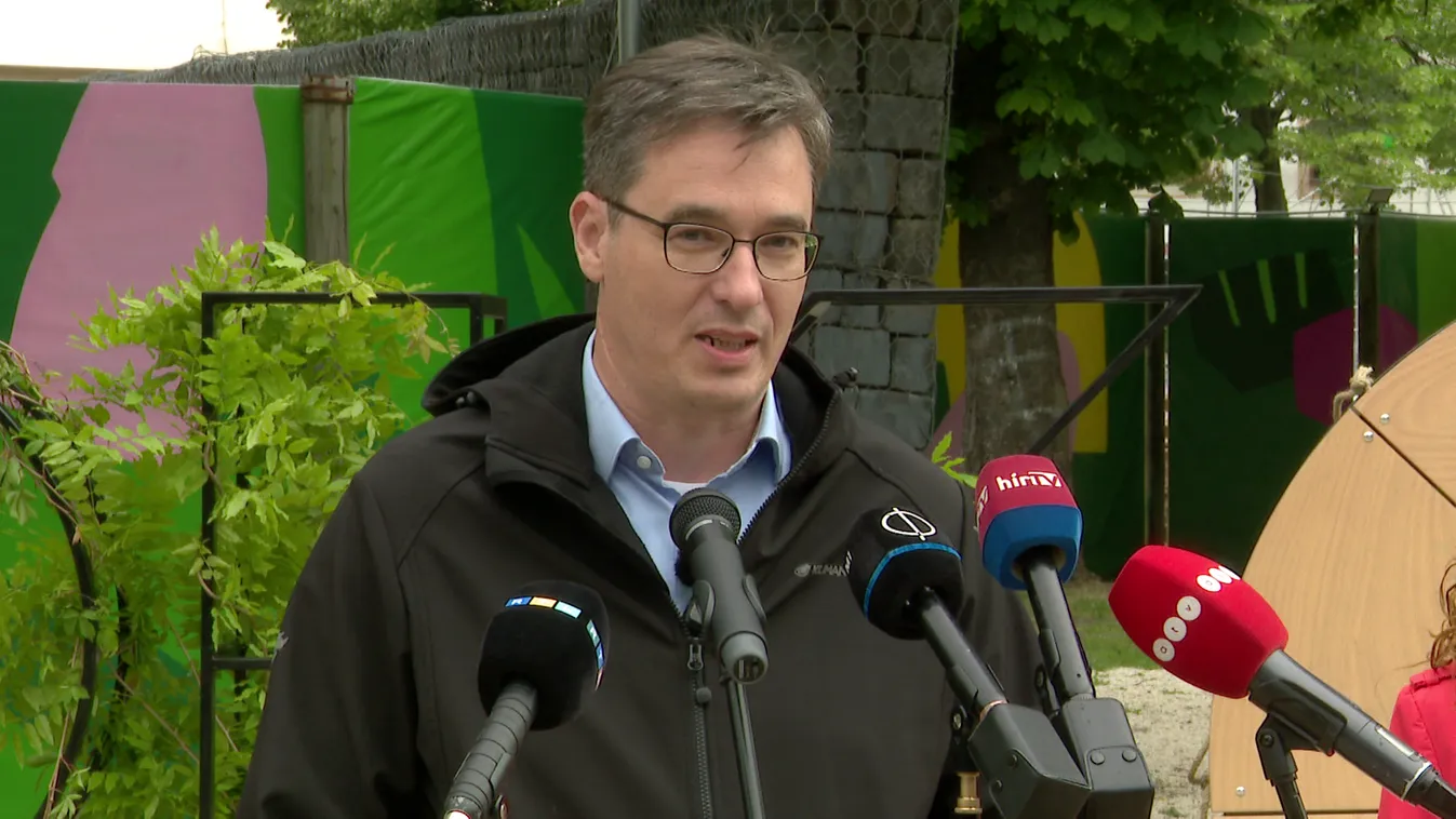 A választások előtt pár héttel átadták a Városháza parkot + videó