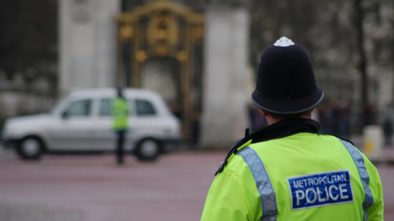 Négyen megsebesültek egy utcai lövöldözésben Londonban