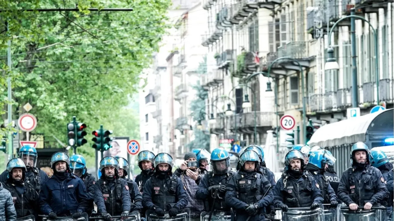 Abortuszpárti tüntetők fojtották bele a szót a családügyi miniszterbe