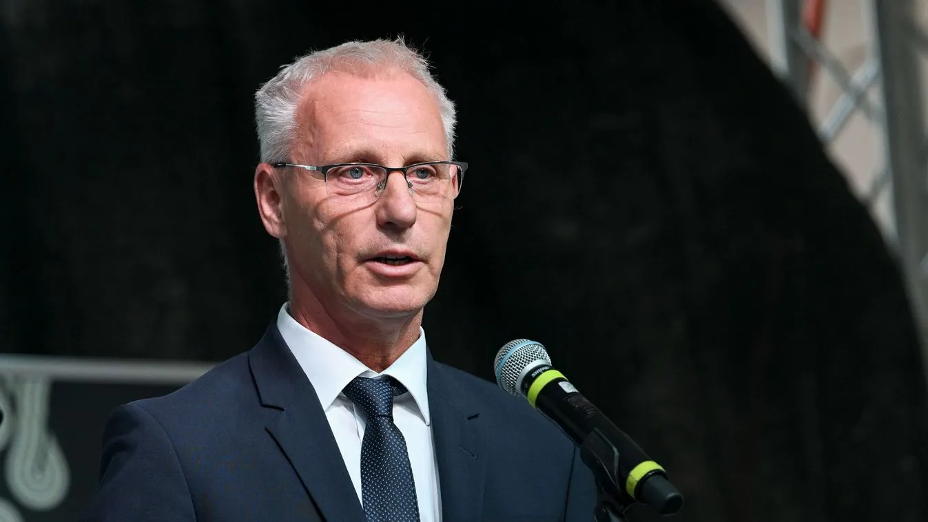 Soltész Miklós: Megújul a német nemzetiségi iskola Budakeszin