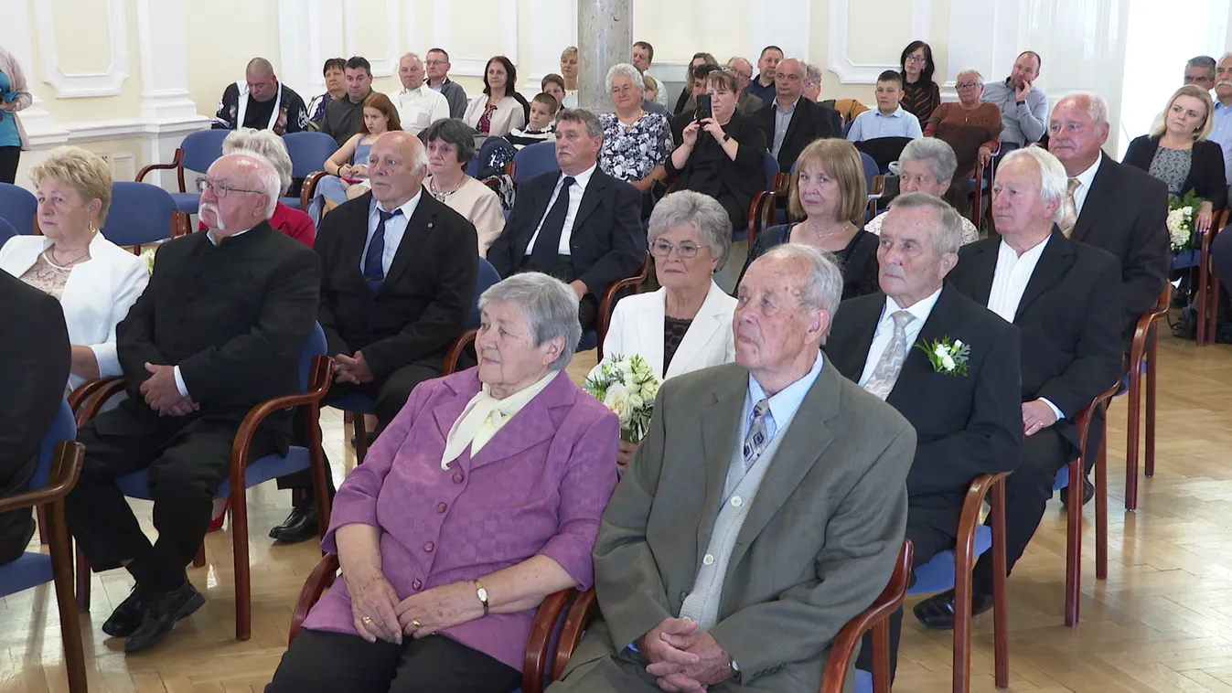 Tizennégy zalaegerszegi pár erősítette meg több évtizeddel ezelőtt tett házassági esküjét + videó