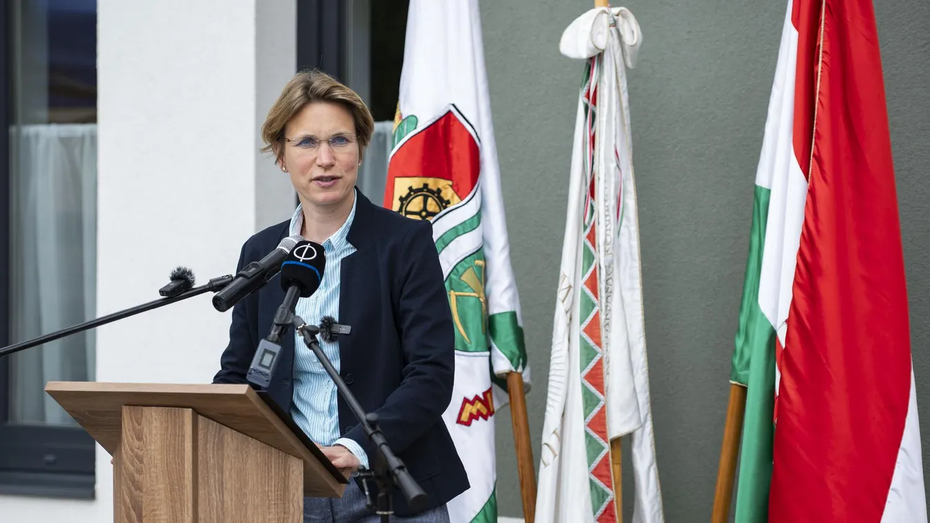 Hornung Ágnes: Magyarország családbarát ország, ahol nem jelent hátrányt gyermeket vállalni