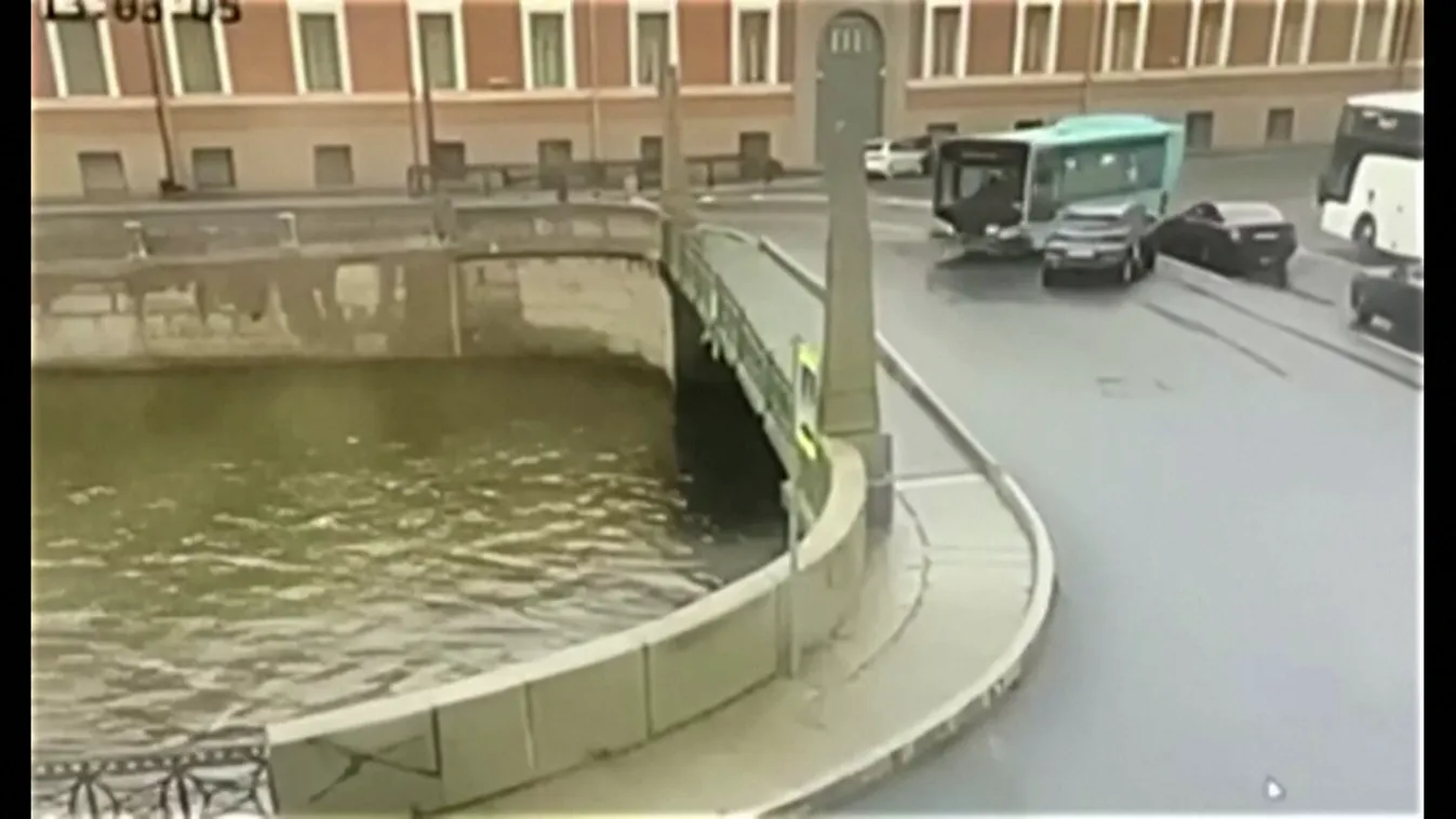 Legkevesebb hárman meghaltak egy buszbalesetben Oroszországban + videó