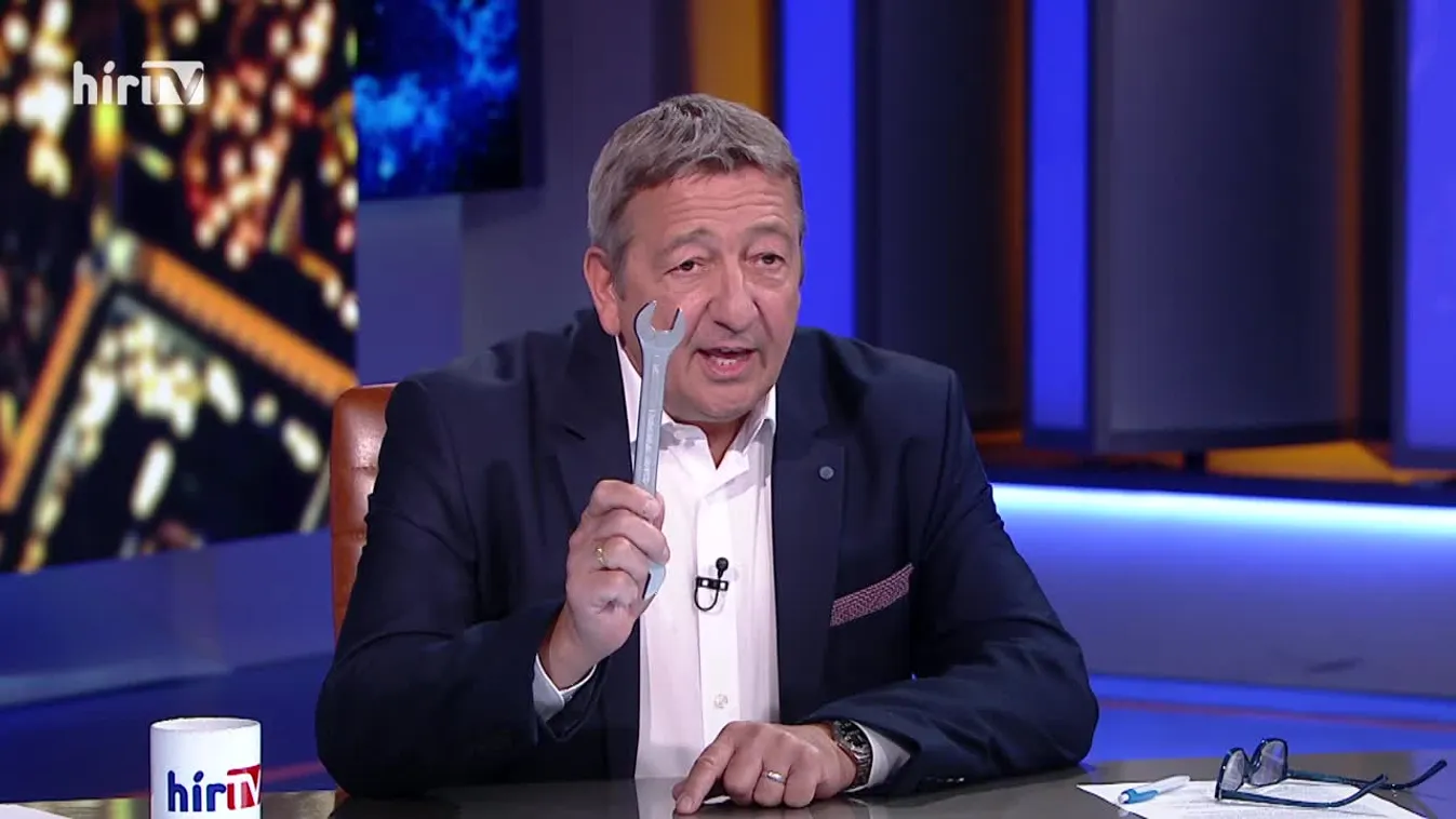 A Bayer Showban Bayer Zsolt reagált arra, hogy Magyar Péter szerint a titkosszolgálatok korlátozták az internetet az egyik tüntetésen