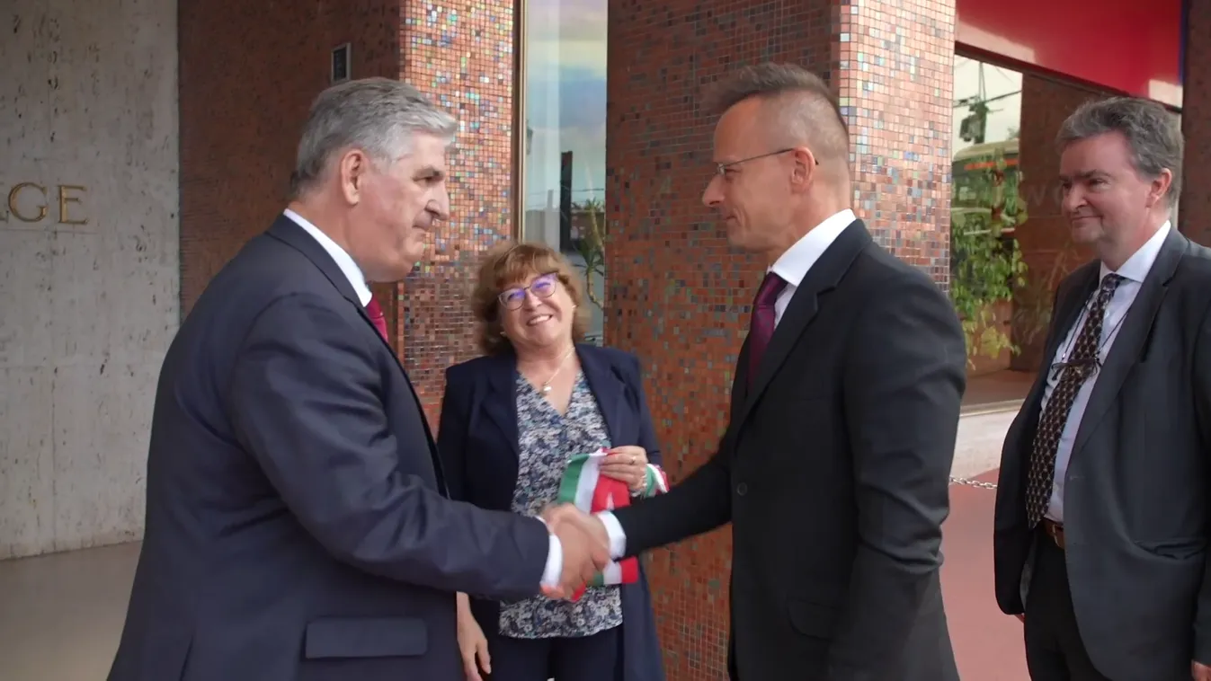 Szijjártó Péter: Most kell a diplomáciát előtérbe helyezni + videó
