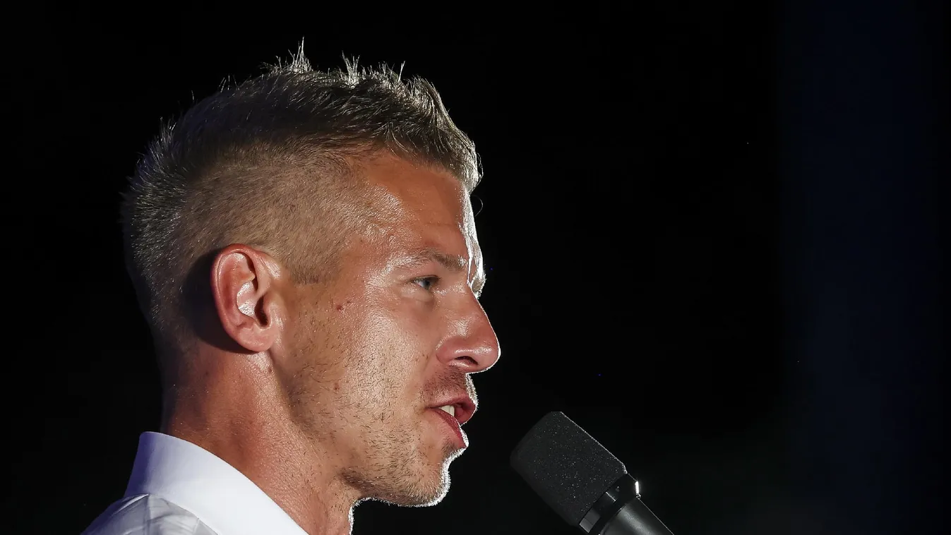 Ripost: Szemtanúk szerint Magyar Péter megütött egy embert