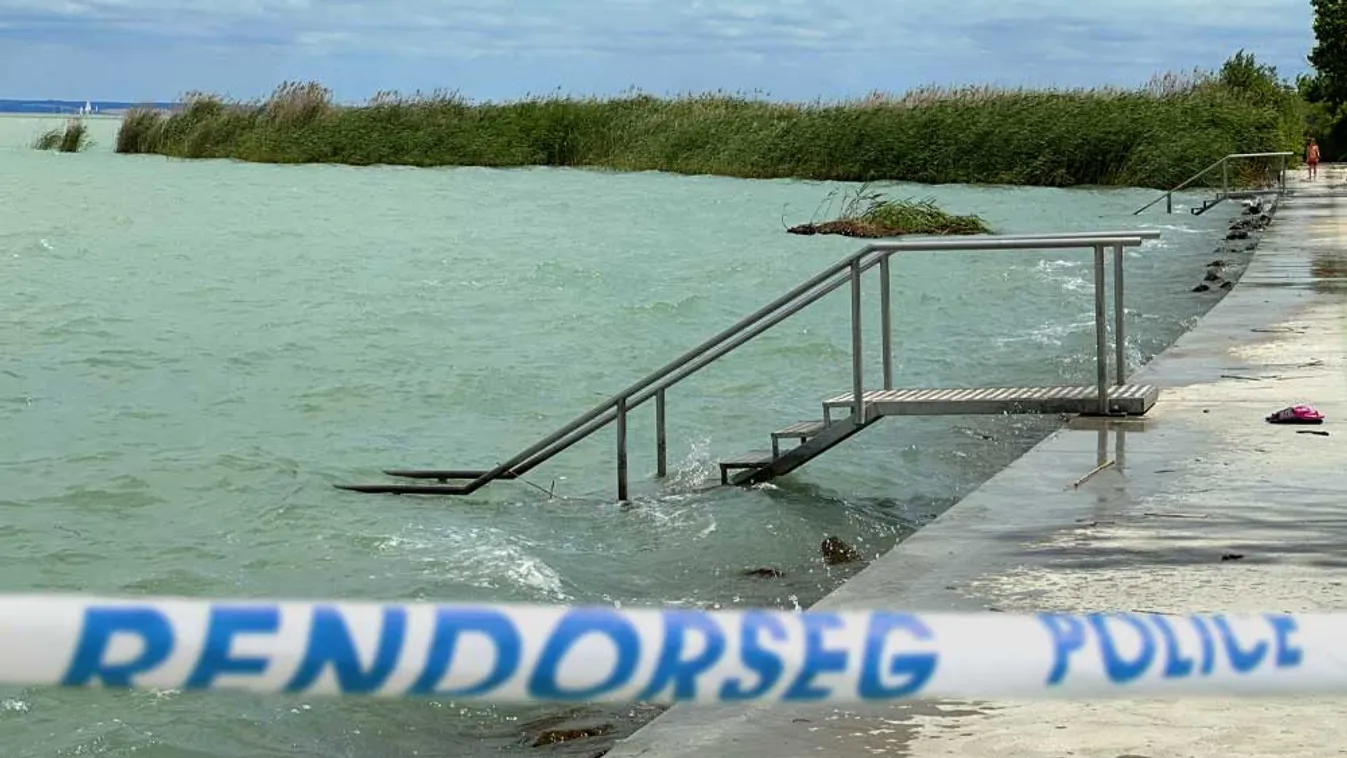 Másnak próbált segíteni, de belefulladt a Balatonba egy férfi
