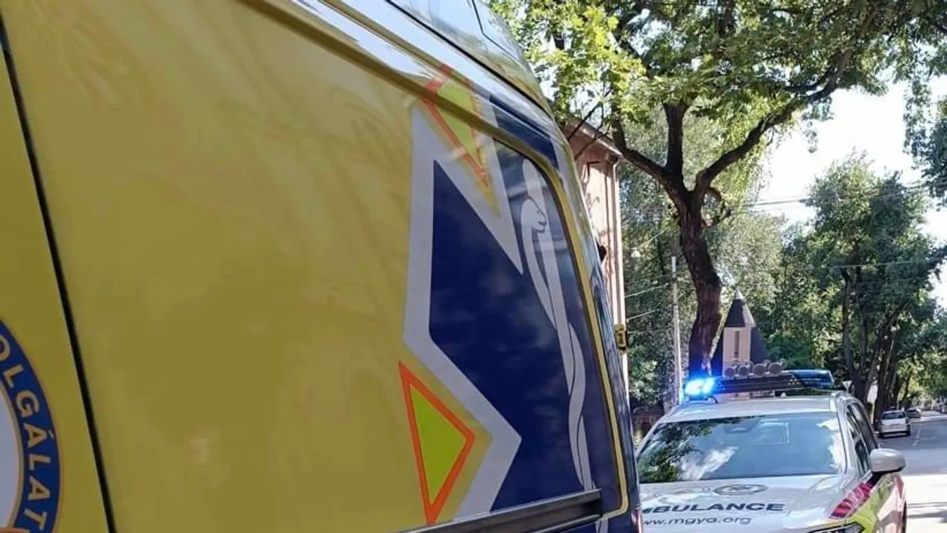 Kisgyerekeket mentettek ki egy felforrósodott autóból