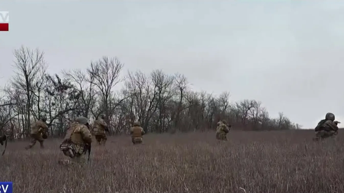 Visszahoznák a kötelező sorkatonaságot Európa háborúpárti vezetői + videó
