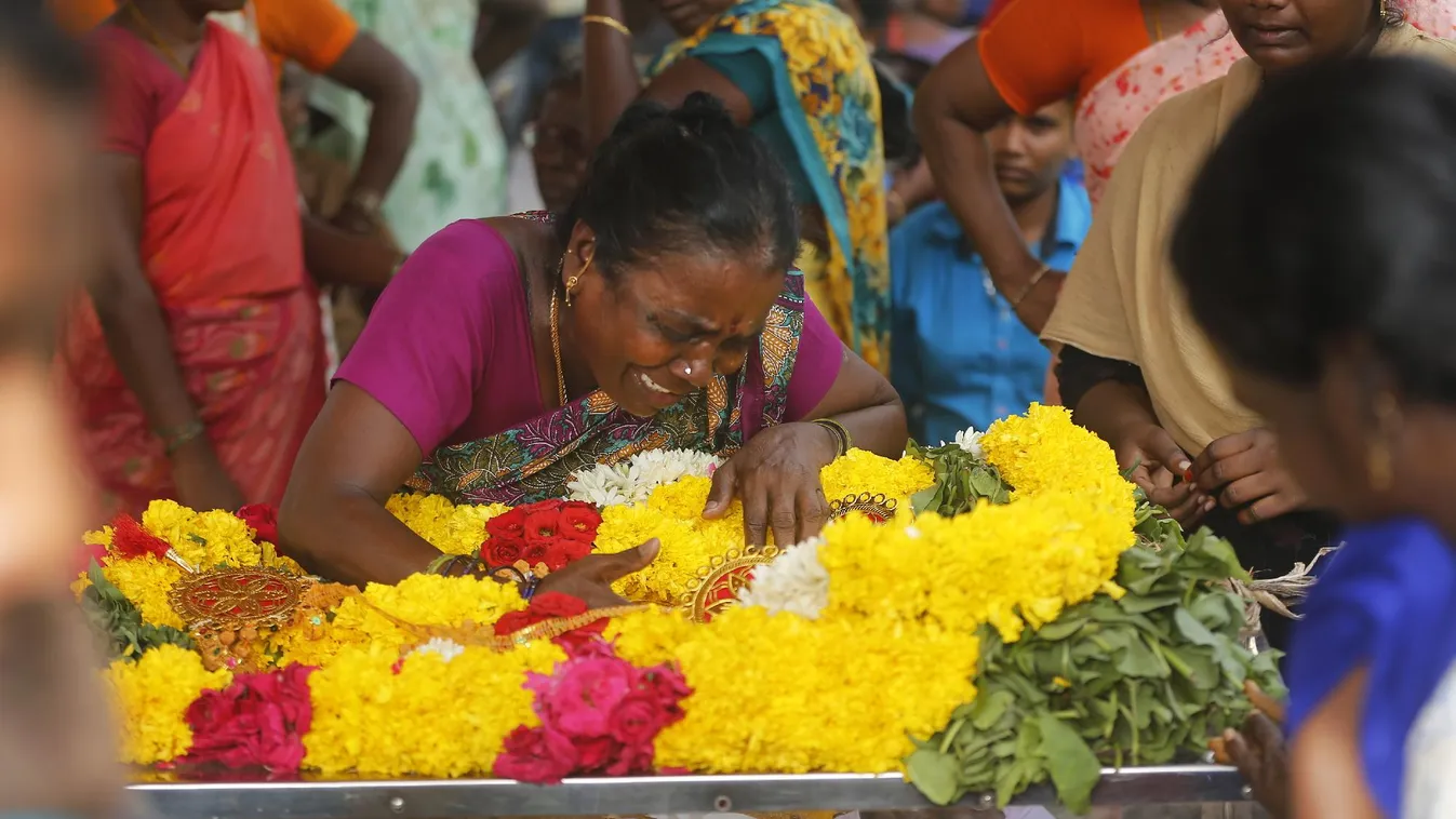 Indiában sokan meghaltak pancsolt szesz fogyasztása miatt