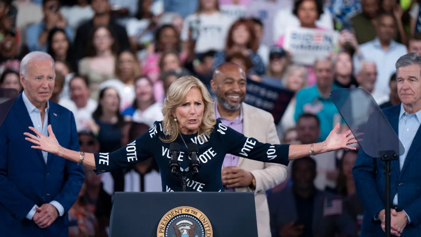 Férje csúfos leszereplése után a milliomosokhoz fordult az amerikai first lady