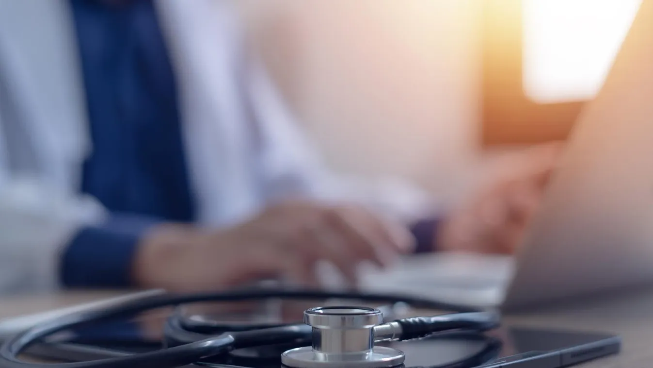 Pénzbüntetést kapott egy orvos, aki valótlan igazolást állított ki