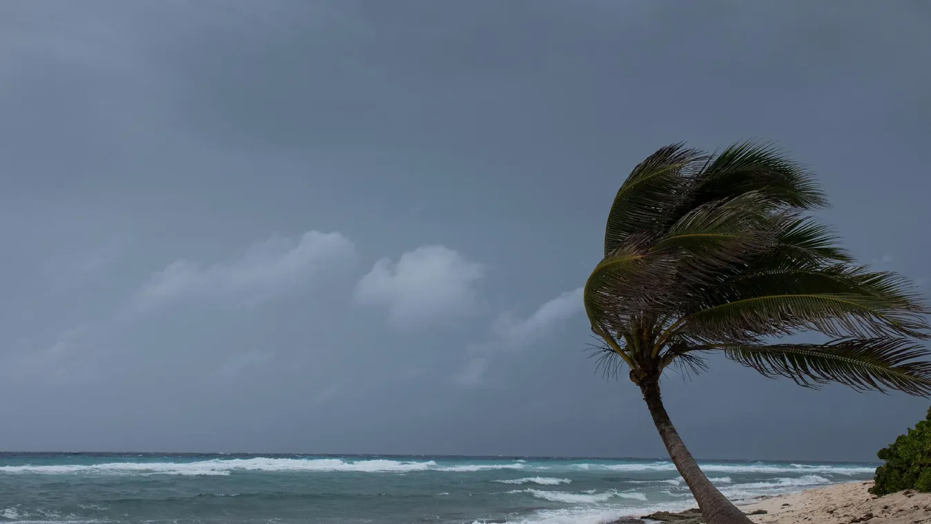 Folyamatosan erősödő hurrikán közelít a karibi térség felé