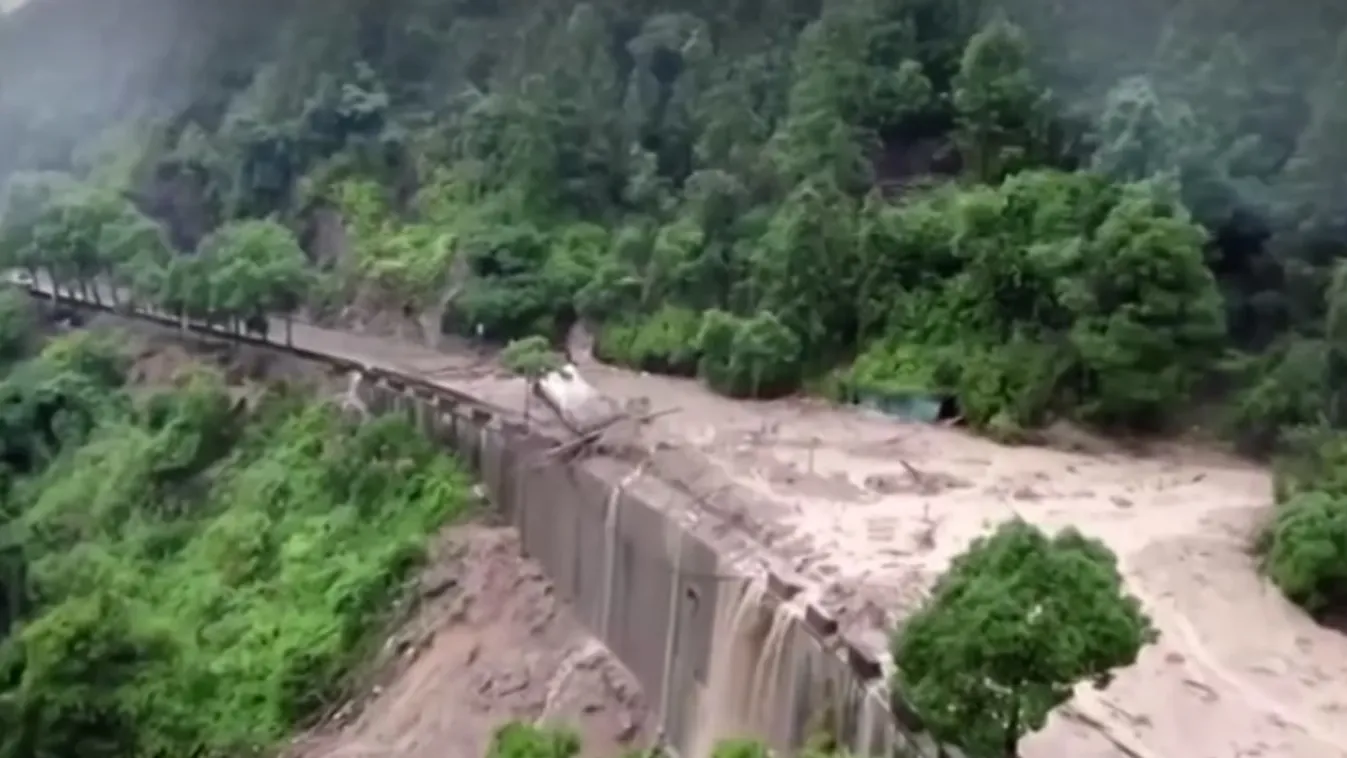 Brutális árvíz sújtja Kína délkeleti részét