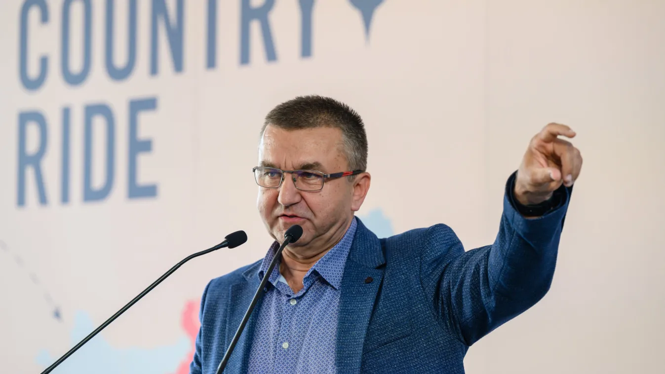 Czomba Sándor: Áprilisban az átlagkereset 77 ezer forinttal, a reálbér 9,5 százalékkal nőtt