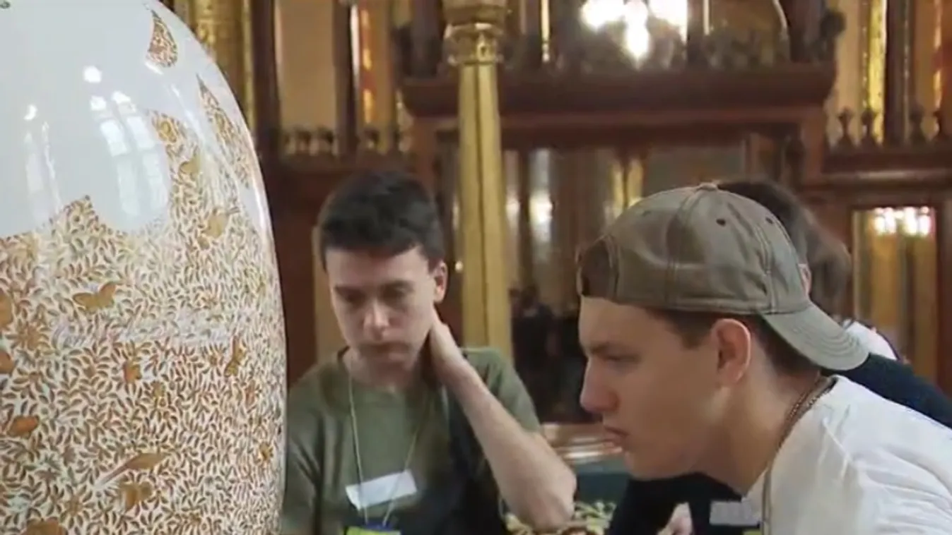 Kárpát-medencei diákokat fogadtak az Országházban + videó