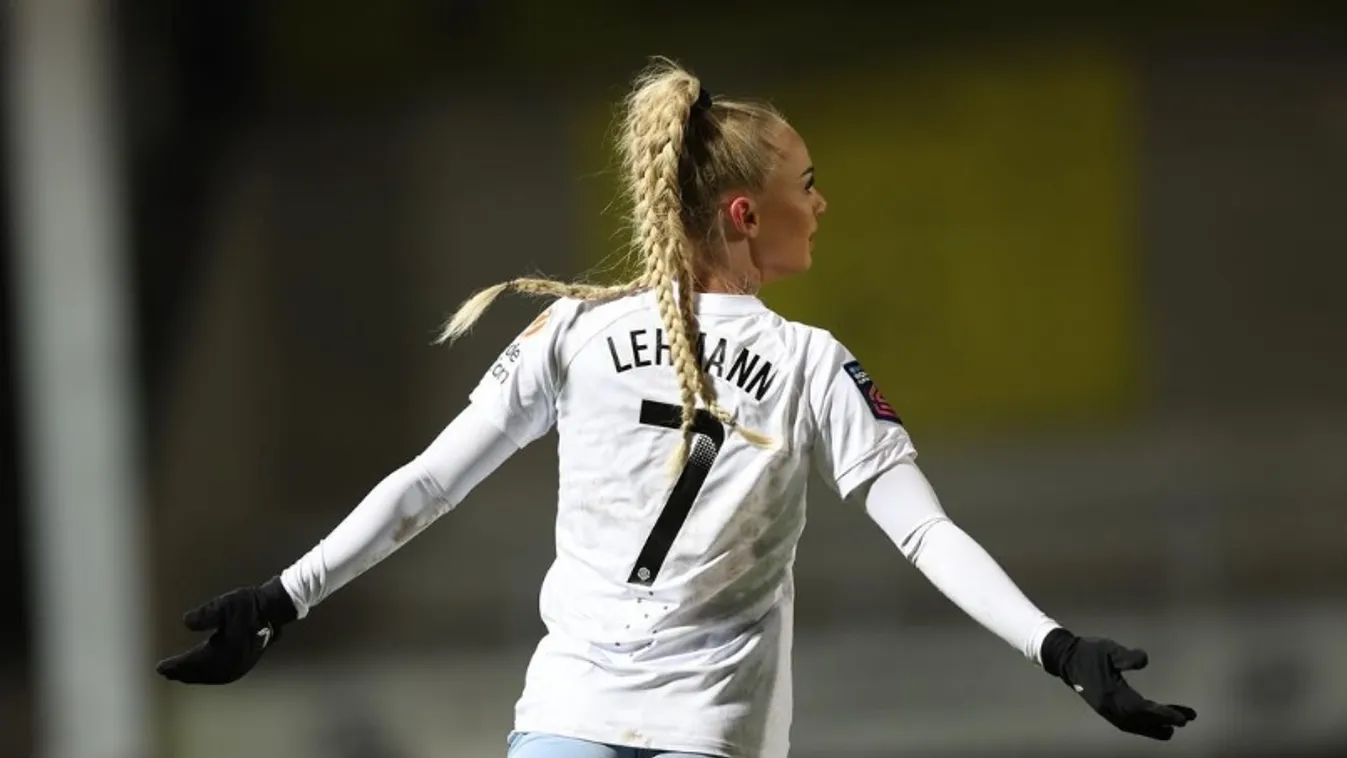 A formás svájci futballista nő még a férfiakat is lekörözi