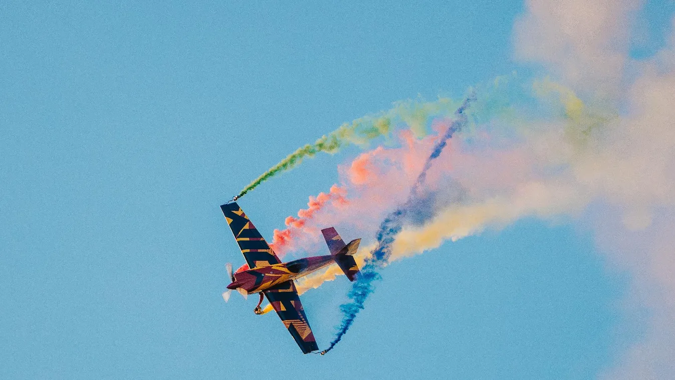 Az első 25 nemzetközi és hazai pilóta megkapta a felszállási engedélyt