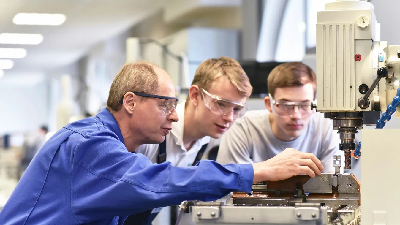 KIM: Tovább erősödik a magyar szakképzési modell