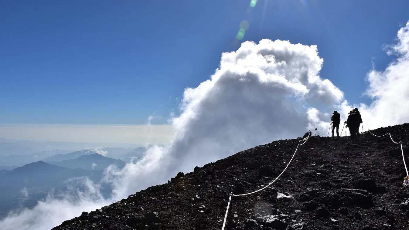 Kezdetét vette az idei mászószezon a Fudzsi hegyen