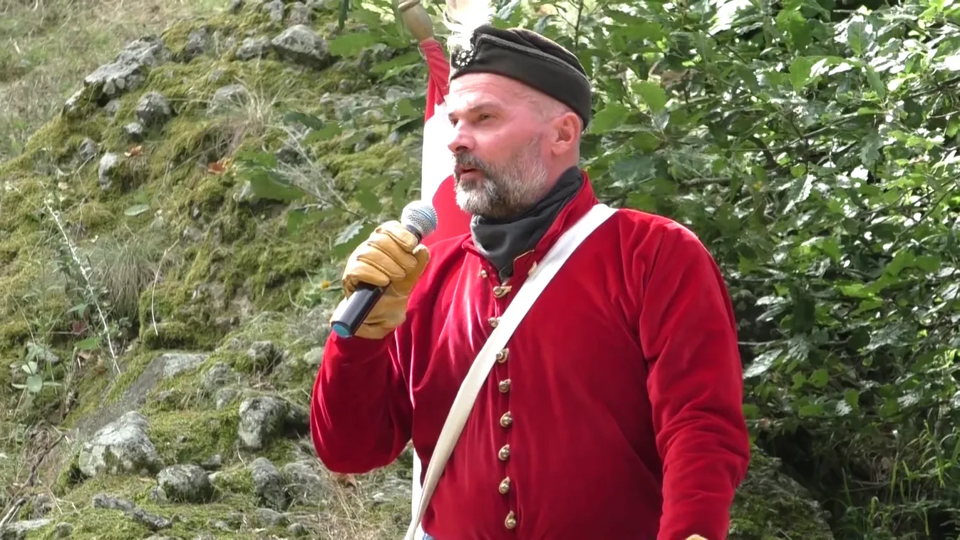 A drégelyi hagyományőrzők a négyszázhetvenkét évvel ezelőtti csata áldozatai előtt tisztelegtek + videó