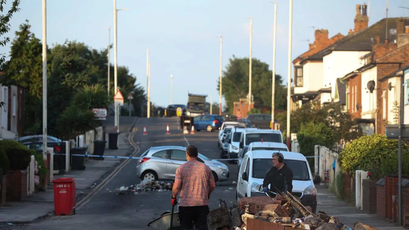 Továbbra is pattanásig feszült a helyzet Southportban