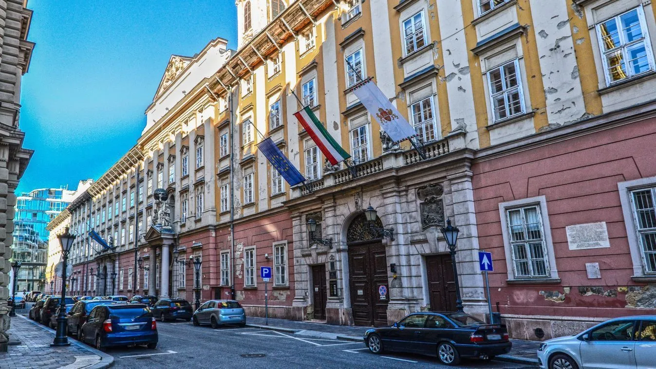 Ezúttal a budapesti városháza homlokzat-felújítása kapcsán nyomoz a rendőrség