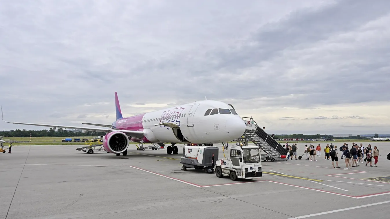 Megérkezett az első menetrend szerinti légi járat Brassóból Budapestre