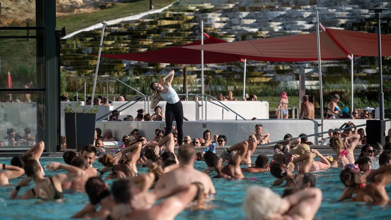 Éjszakai fürdőzésre várja a közönséget szombaton számos strand országszerte