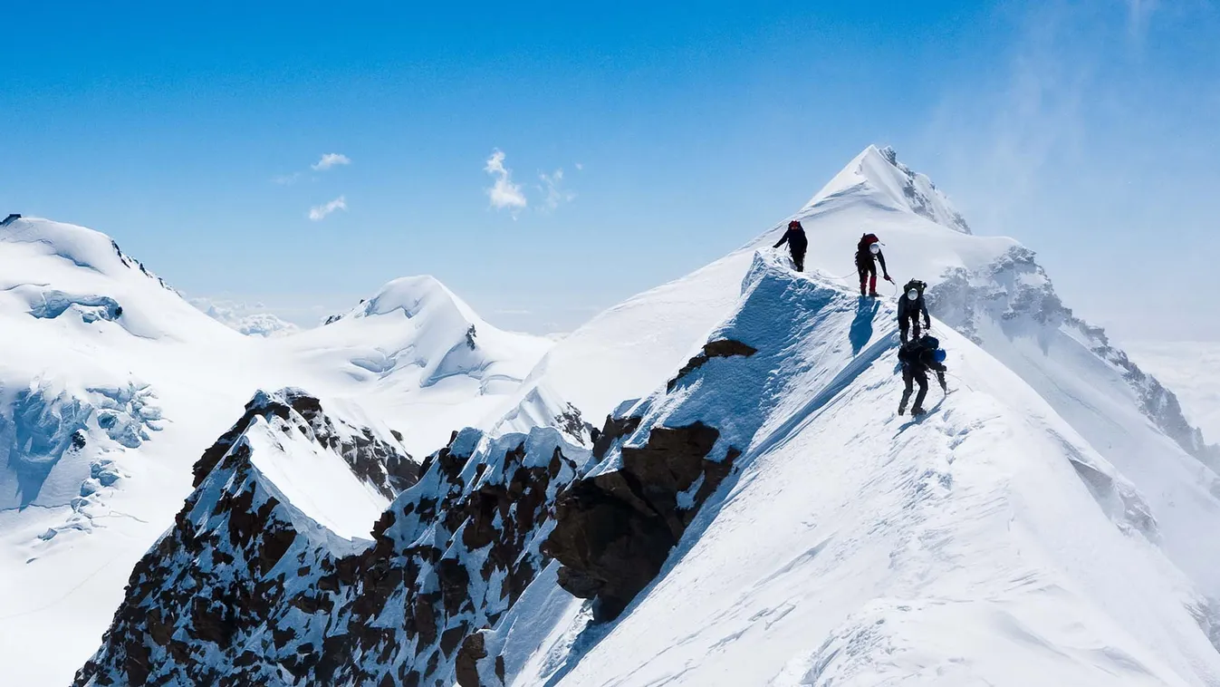 Leszakadt egy hatalmas jégtömb a francia Alpokban, egy ember meghalt