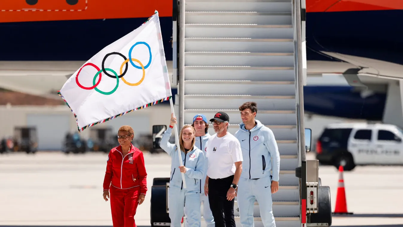 Megérkezett az olimpiai zászló Los Angelesbe