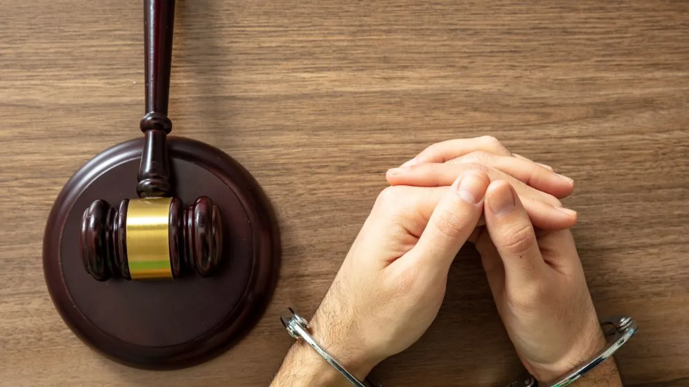 Felfüggesztett szabadságvesztésre ítéltek egy rendőrt lefejelő férfit