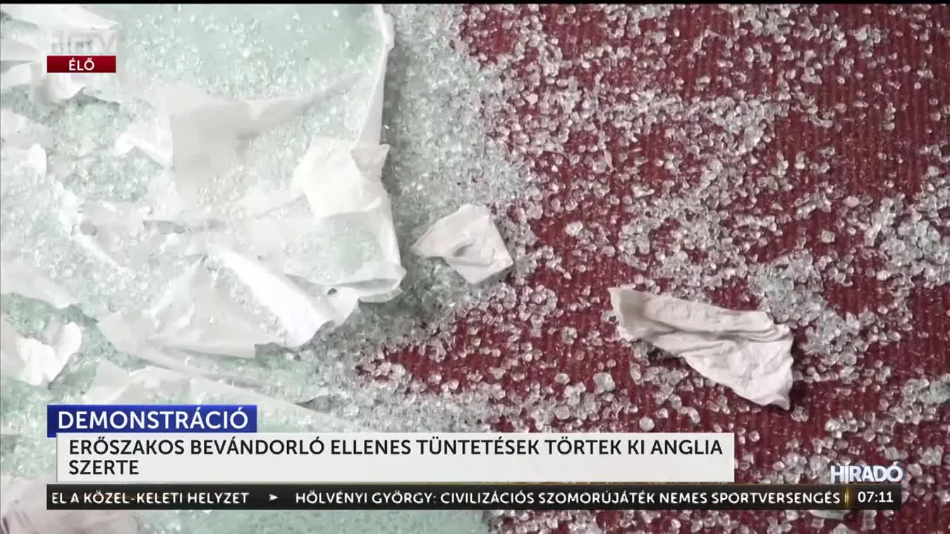 Erőszakos bevándorló ellenes tüntetések törtek ki Anglia szerte