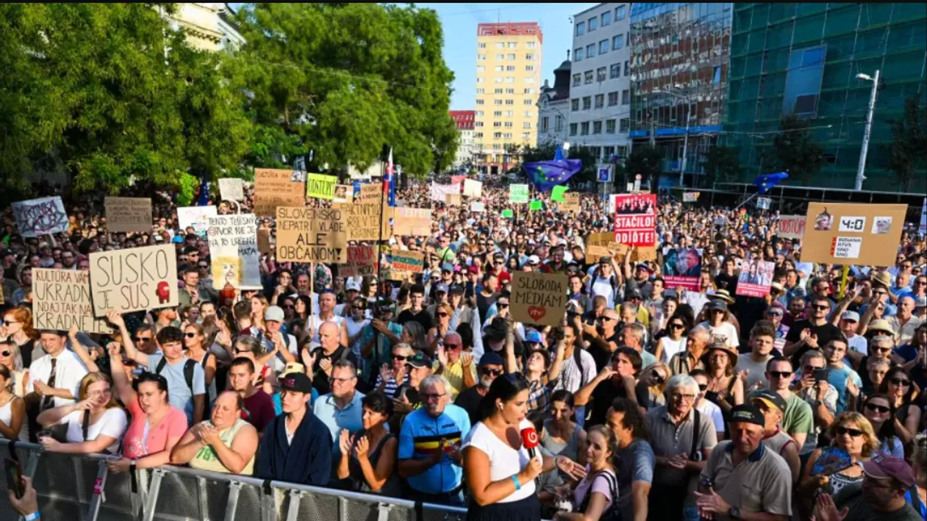 Kormányellenes tüntetést tartottak liberális ellenzéki pártok Pozsonyban