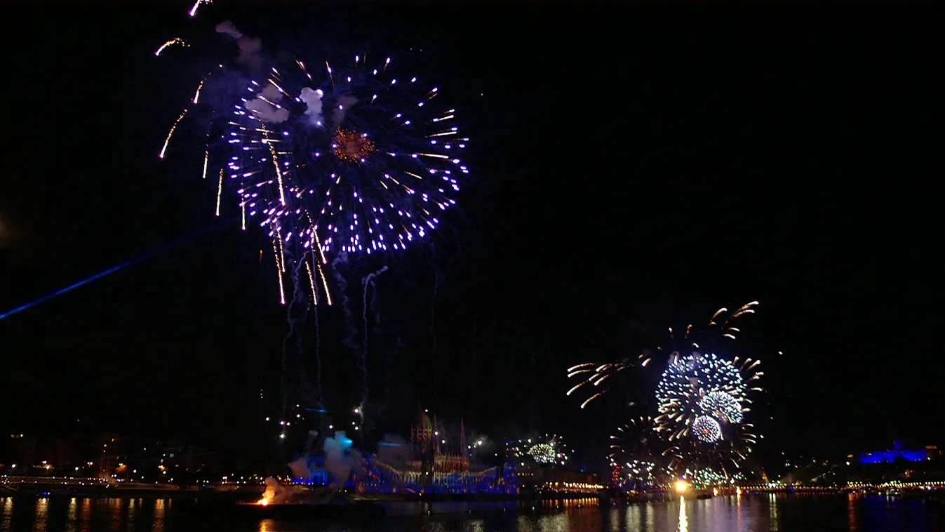 Minden idők legnagyobb augusztus 20-i tűzijátékát csodálhatták a Duna felett az ünnepelők + videó