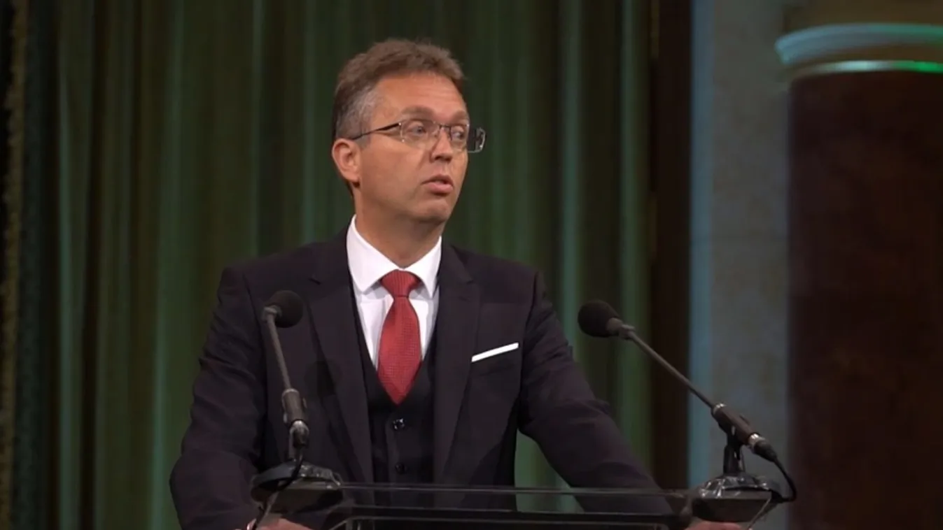 Állami kitüntetéseket adtak át a Pesti Vigadóban + videó