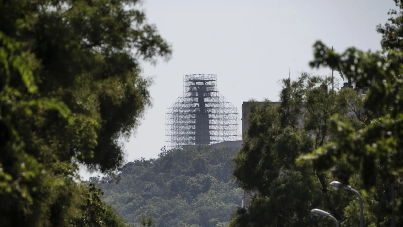 Simicskó István: A Gellért-hegyi Szabadság-szoborhoz tervezett kereszt a szabadságot és a győzelmet is jelképezi
