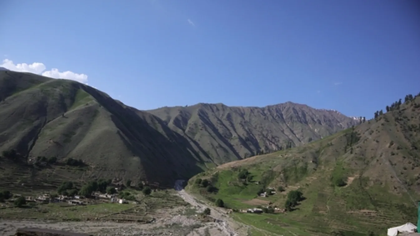Pakisztánban több mint 20 békés utazót gyilkoltak meg fegyveresek