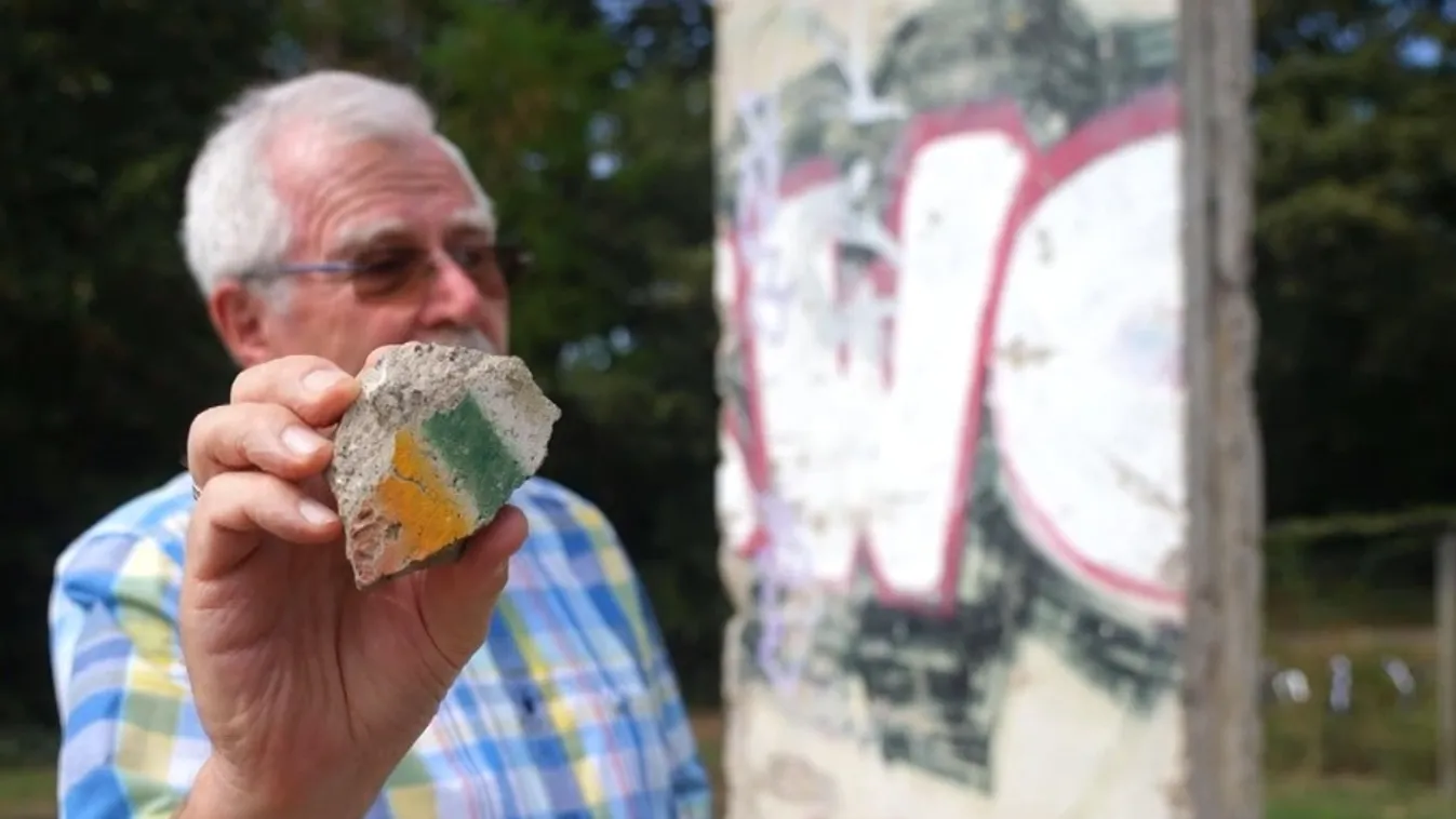 Radar – Tégla a berlini falból + videó