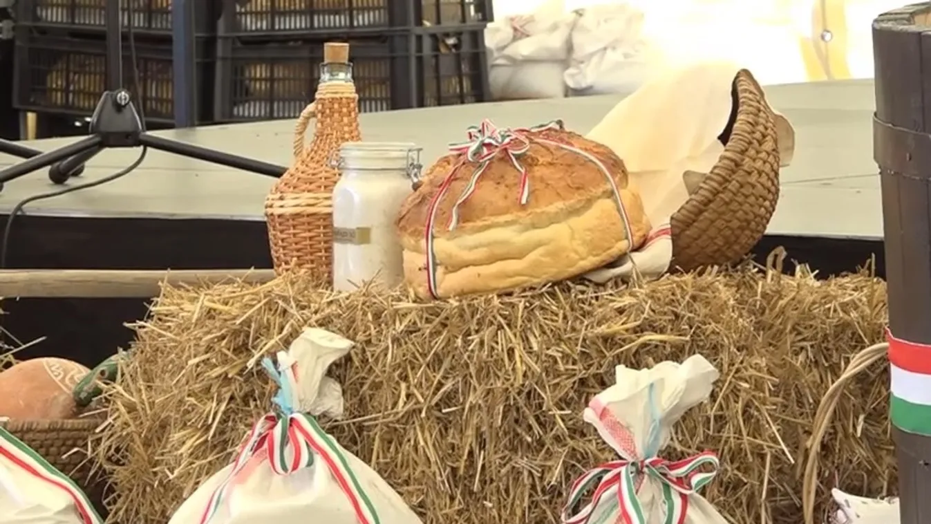 A búzeösszeöntés az összefogásról szól + videó