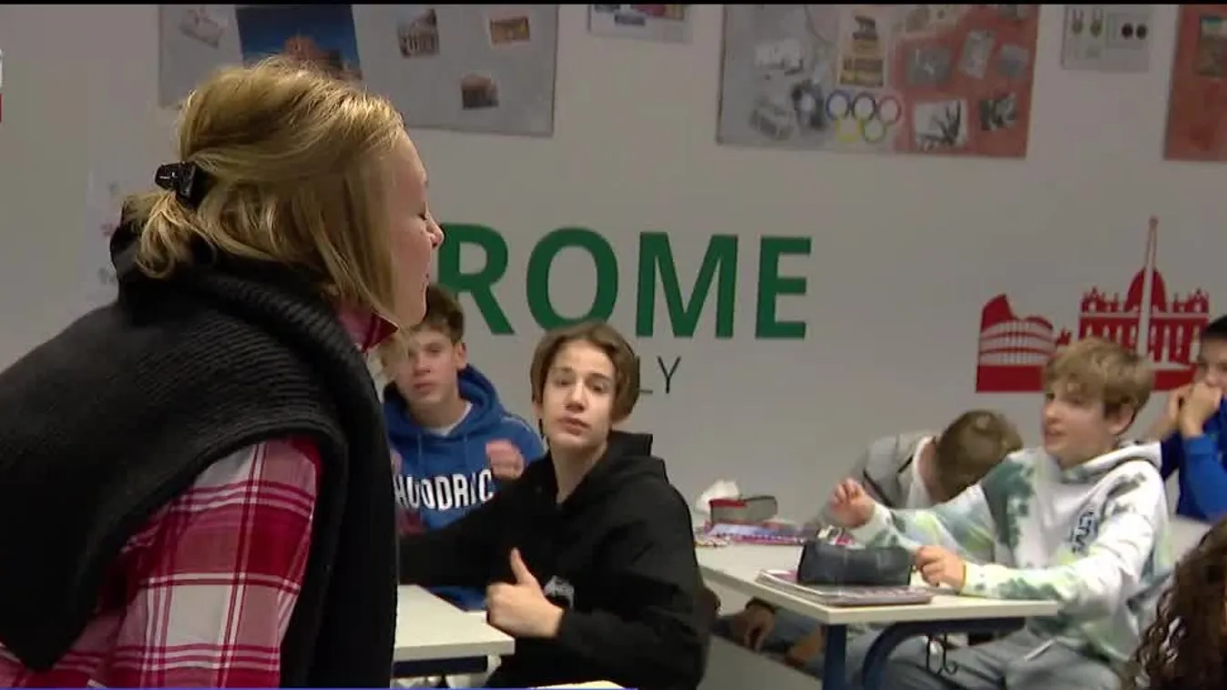 Az okoseszközök iskolai használatának korlátozása nem jelent teljes tiltást + videó