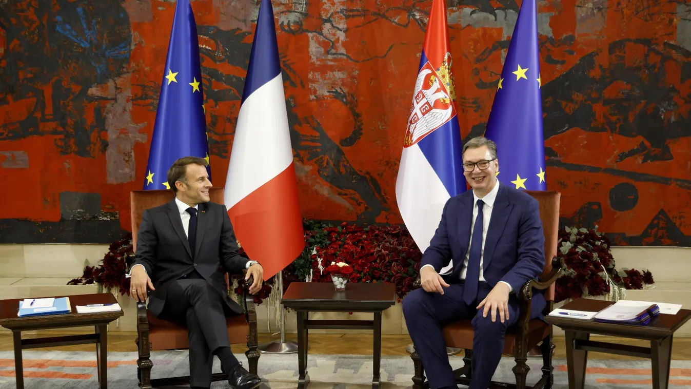 Macron Szerbiában