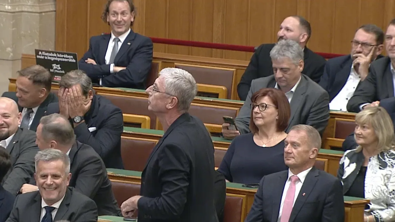 Vérig sértődve vonult ki Gyurcsány és a teljes DK-frakció a parlamenti ülésről + videó