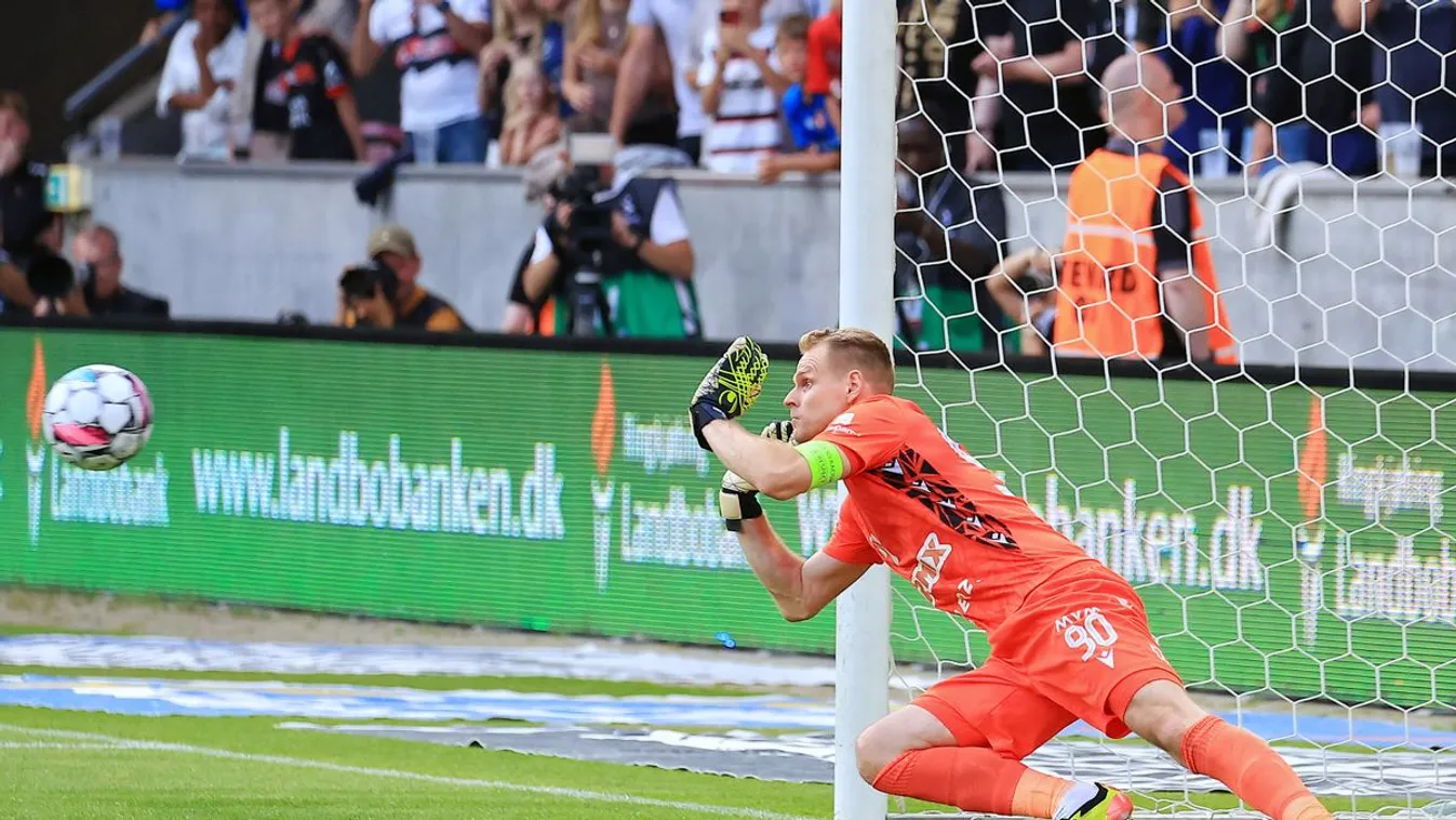 Dibusz: Az 55. percig bírtuk