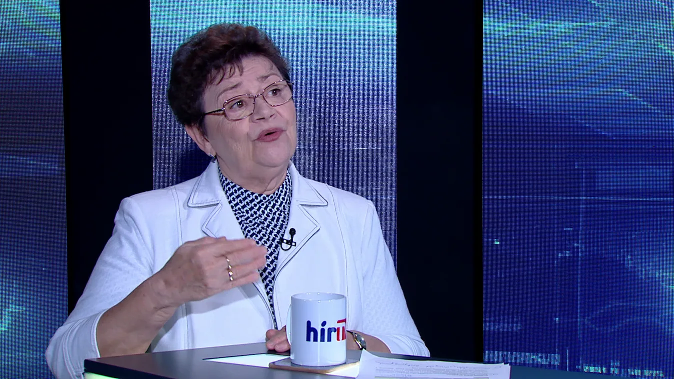 Folyamatos takarítás mellett elkezdték megnyitni az árvíz miatt lezárt utcákat + videó