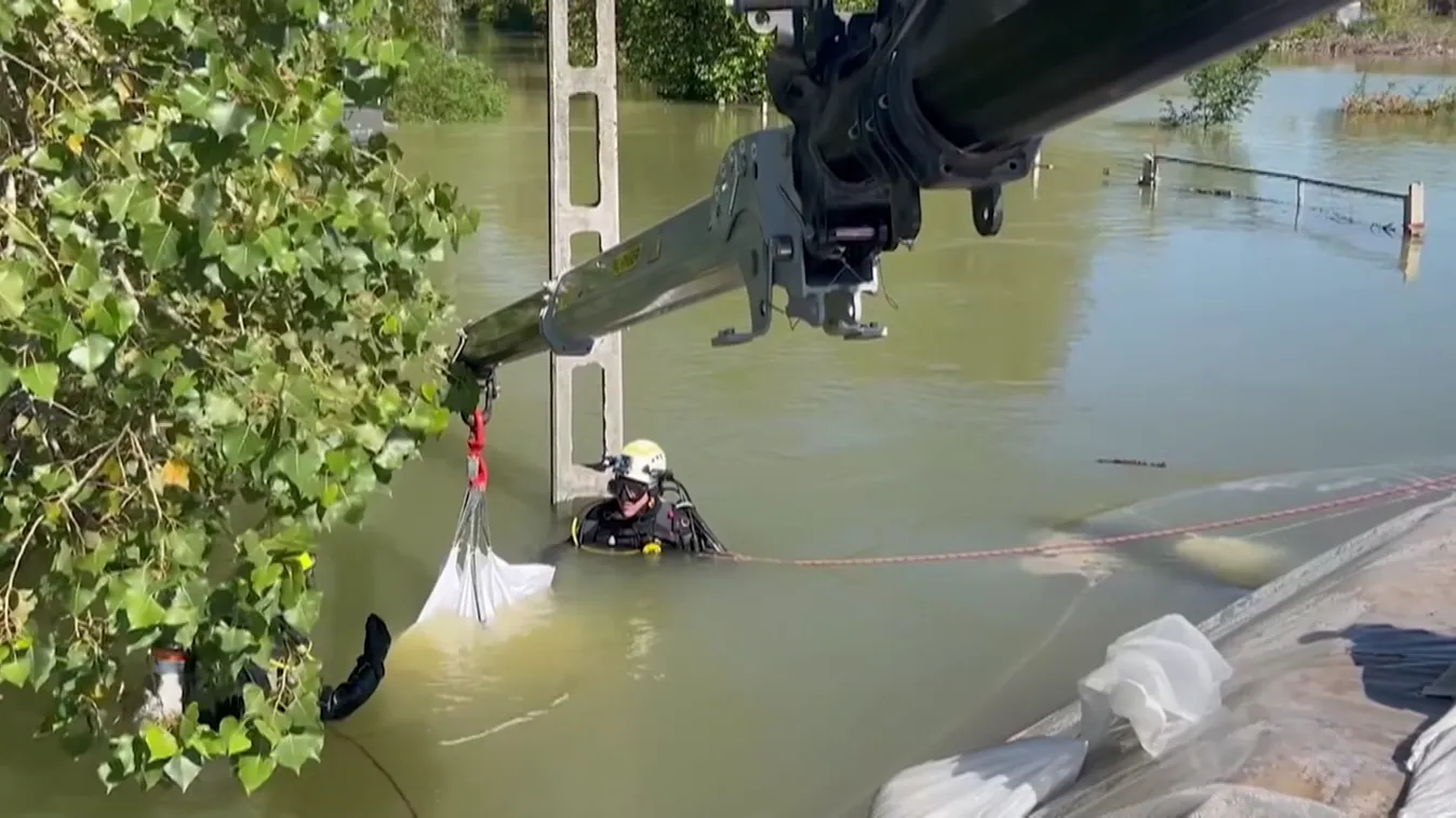 Az apadással nem ért véget a készültség: búvároknak kellett alámerülniük az áradó Dunába Pilismarótnál + videó